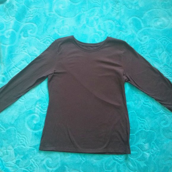 Simple Elegance 5 Black Tops collection - Picture 4 of 6